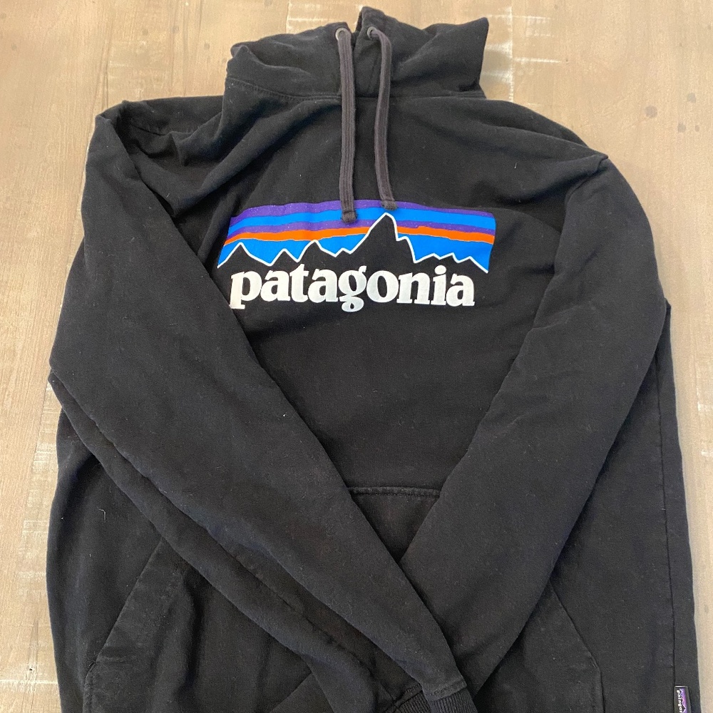 Small Black Patagonia Sweatshirt
